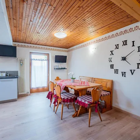 Centro Mansarda Con Balcone E Giardino