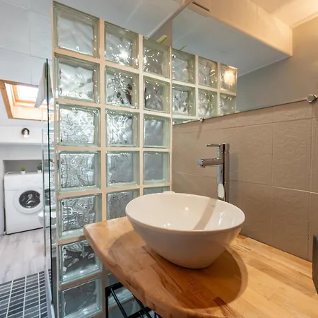 Appartement Centro Mansarda Con Balcone E Giardino Asiago