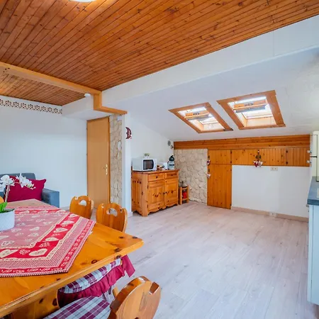 Centro Mansarda Con Balcone E Giardino *