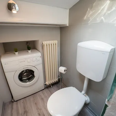 Appartamento Centro Mansarda Con Balcone E Giardino *
