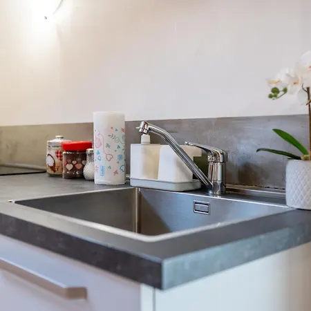 Appartamento Centro Mansarda Con Balcone E Giardino *