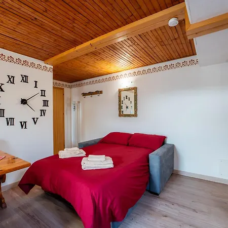 Centro Mansarda Con Balcone E Giardino Азиаго
