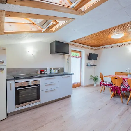 Centro Mansarda Con Balcone E Giardino * Азиаго