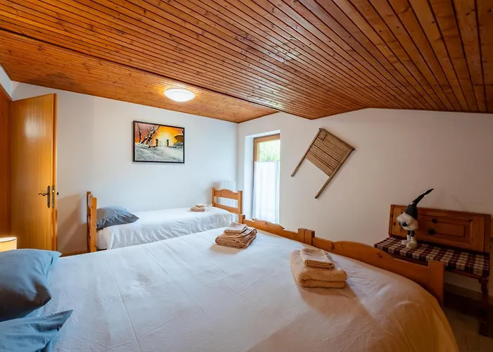 Centro Mansarda Con Balcone E Giardino * أسياجو