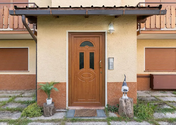 Centro Mansarda Con Balcone E Giardino Апартаменты